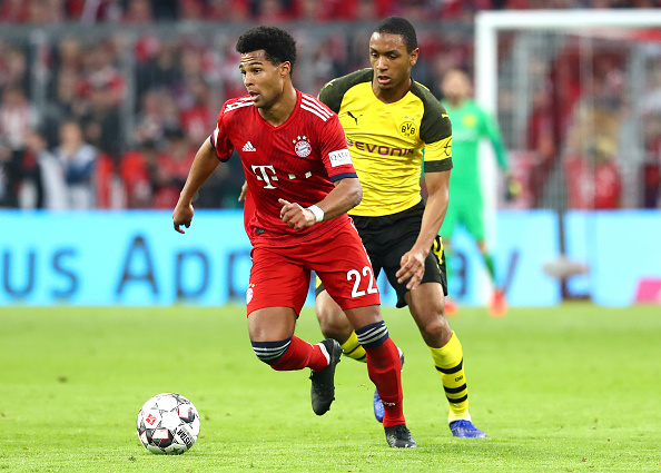 她不仅在球 她不仅在球