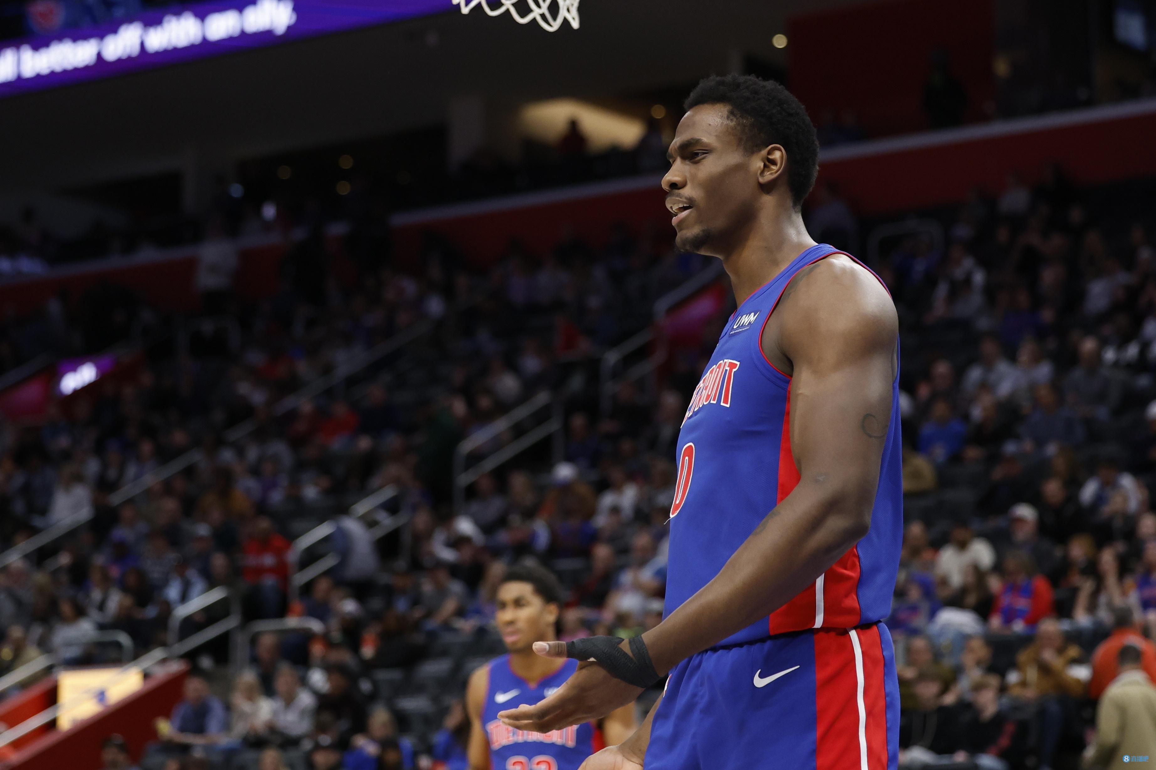 多场硬仗中 多场硬仗中