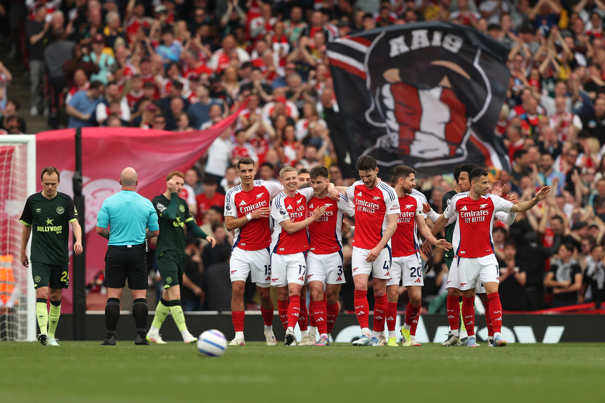 沿外环高架 沿外环高架