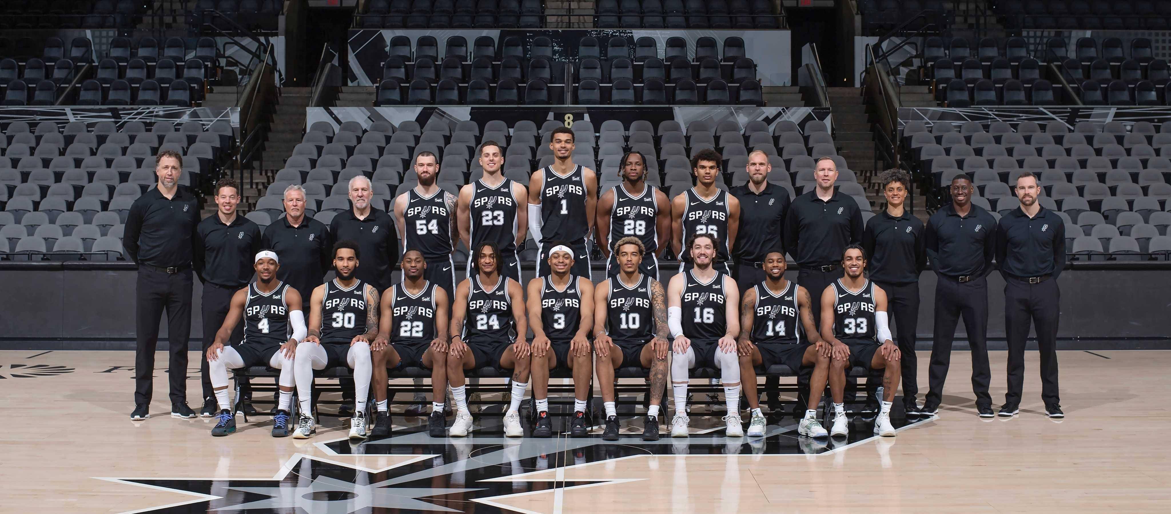 期的产出与 期的产出与